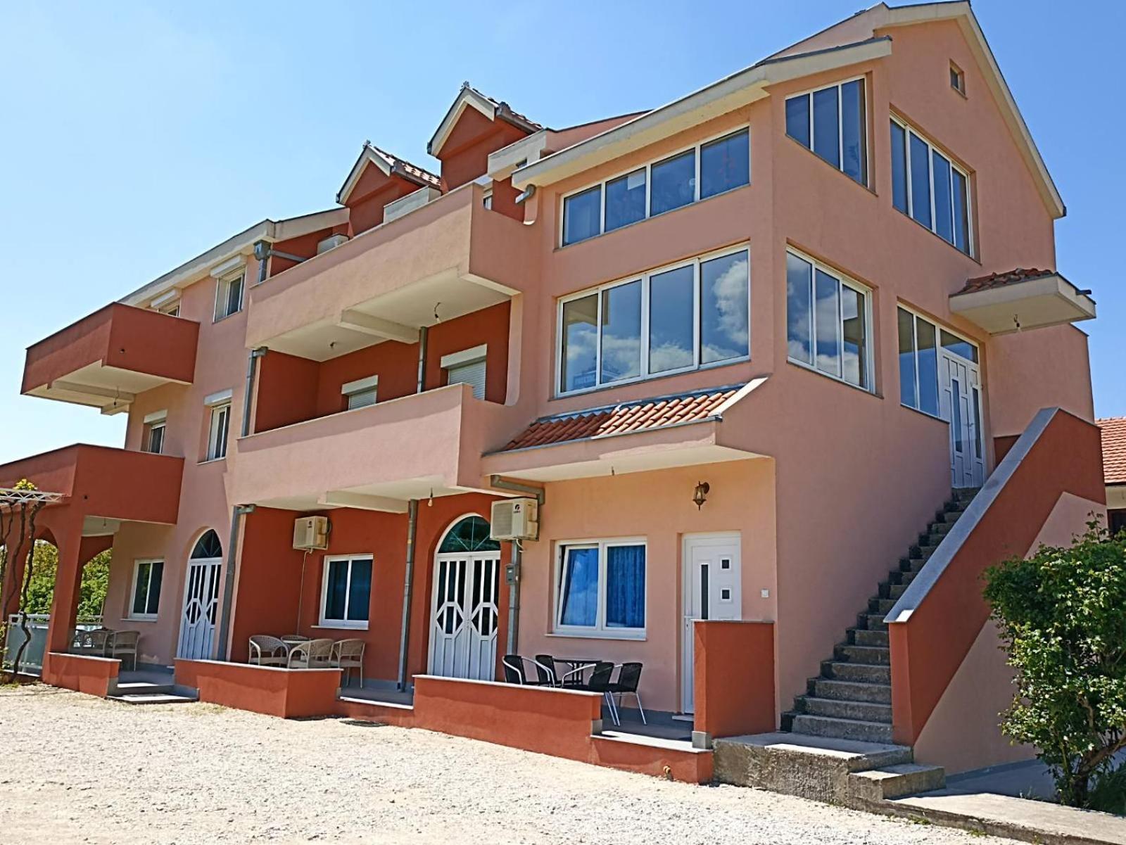 Apartmani Slado 特雷比涅 外观 照片